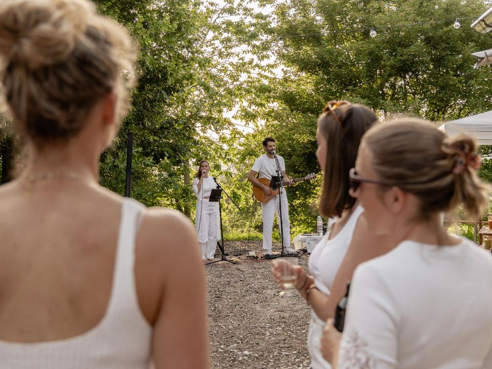 Un concert en petit comité, vu depuis le public